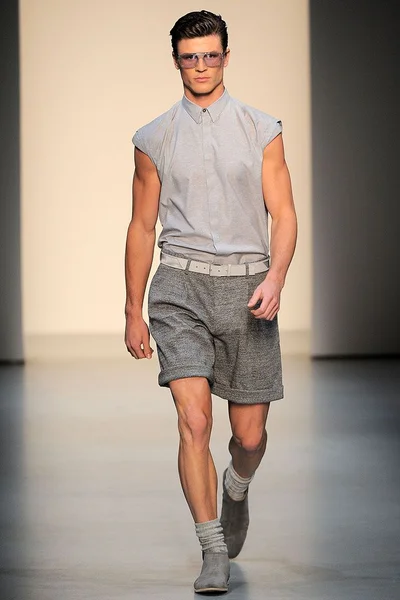 Look 8